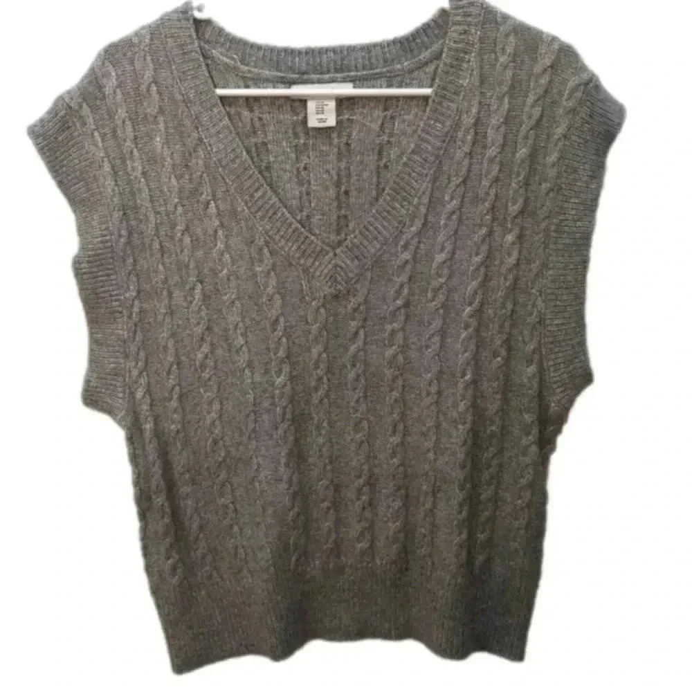 CUPCAKES and Cashmere size medium sweater